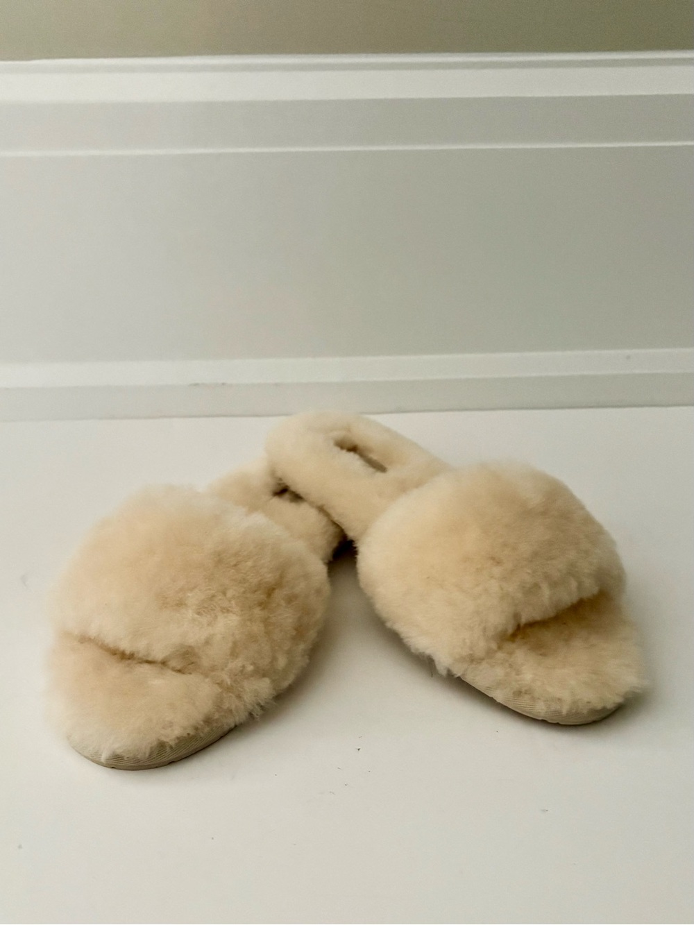 UGG Cozette Shearling Slide Slippers -  Cream - Women’s Size 6 - NWOB